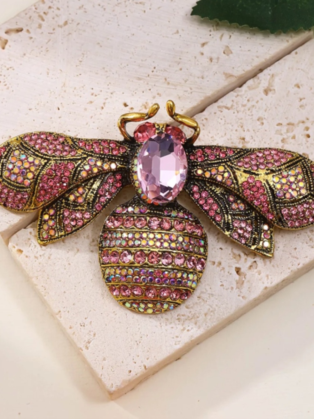 Large Bee Rhinestone brooch BNIP beautiful pin